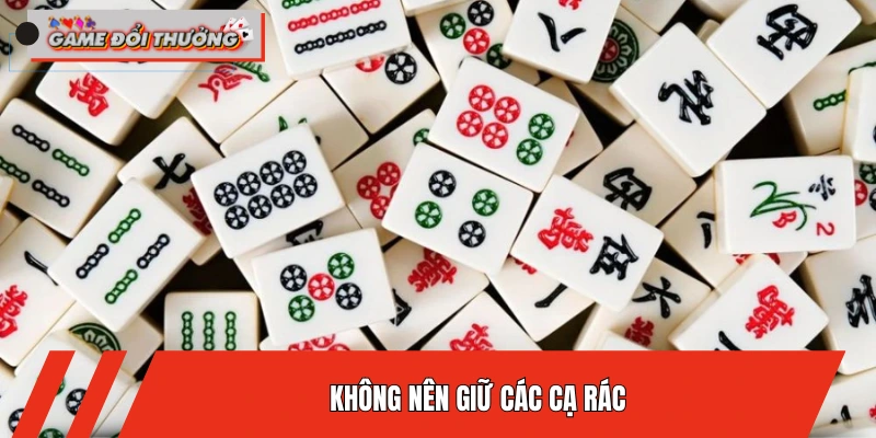 khong-nen-giu-cac-ca-rac-khi-choi-chan